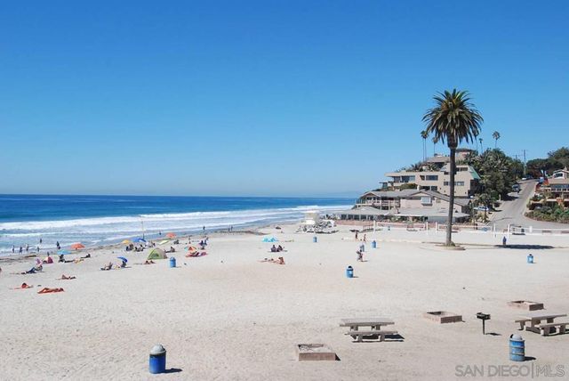 225 4th Street, Encinitas, CA 92024