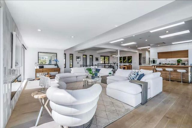 225 4th Street, Encinitas, CA 92024