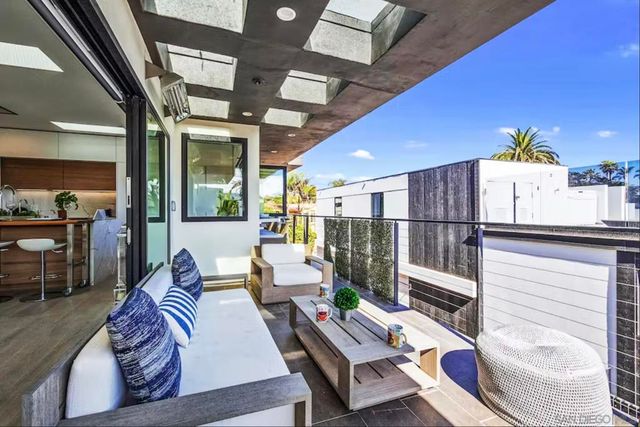 225 4th Street, Encinitas, CA 92024