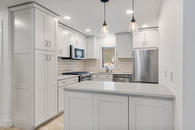 60 Village Green Dr Unit 2A, Stowe, VT 05672