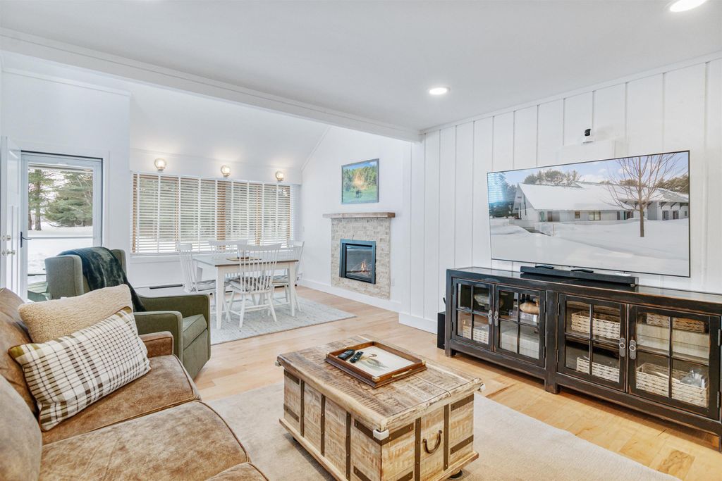 60 Village Green Dr Unit 2A, Stowe, VT 05672