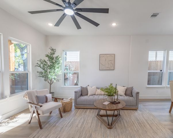 2900 8th Avenue, Fort Worth, TX 76110