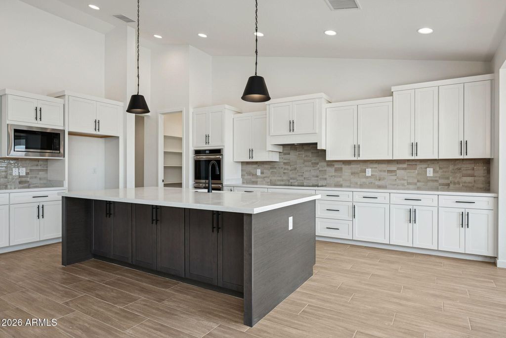 Image 11 of property listing at 20136 W Hazelwood Street, Litchfield Park, AZ 85340