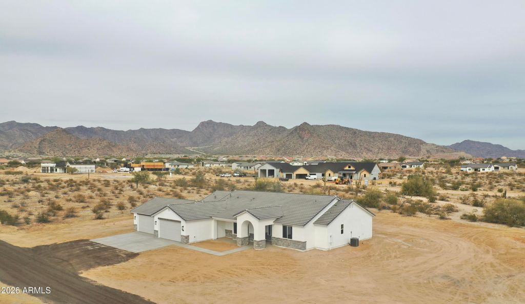 Image 2 of property listing at 20136 W Hazelwood Street, Litchfield Park, AZ 85340