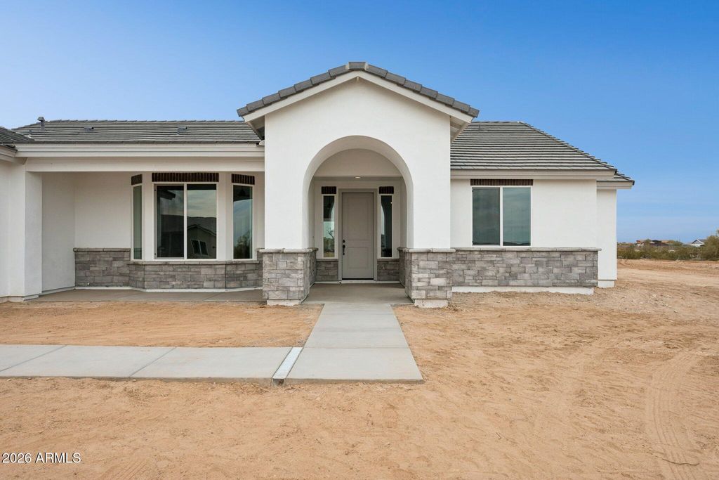 Image 5 of property listing at 20136 W Hazelwood Street, Litchfield Park, AZ 85340