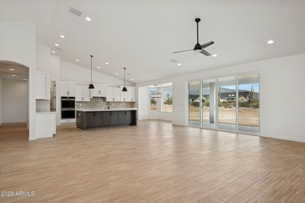 Image 6 of property listing at 20136 W Hazelwood Street, Litchfield Park, AZ 85340