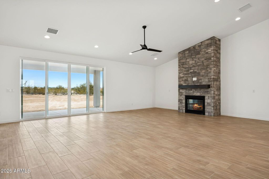 Image 7 of property listing at 20136 W Hazelwood Street, Litchfield Park, AZ 85340