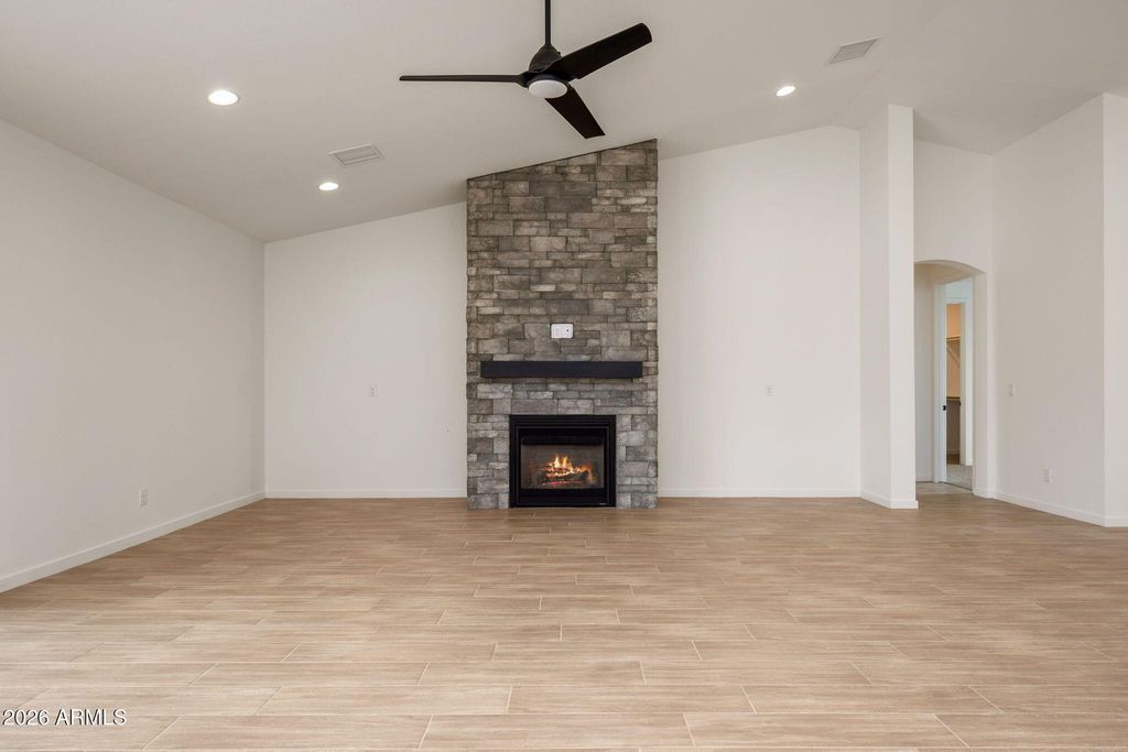 Image 8 of property listing at 20136 W Hazelwood Street, Litchfield Park, AZ 85340