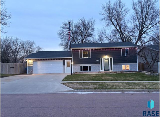 204 W Ponderosa Dr Drive, Brandon, SD 57105