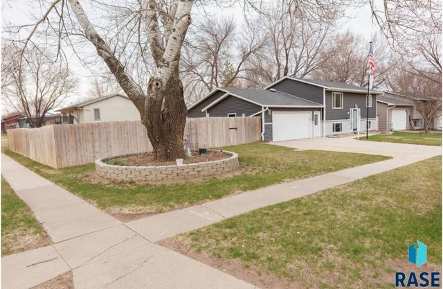 204 W Ponderosa Dr Drive, Brandon, SD 57105