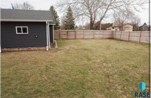 204 W Ponderosa Dr Drive, Brandon, SD 57105