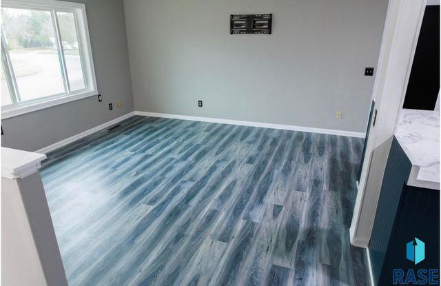 204 W Ponderosa Dr Drive, Brandon, SD 57105