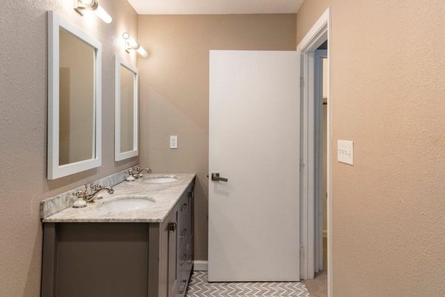 1711 Deerfield DR, Austin, TX 78741