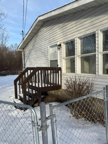 5249 Lapeer Road, Burton, MI 48509