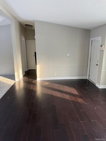 5249 Lapeer Road, Burton, MI 48509