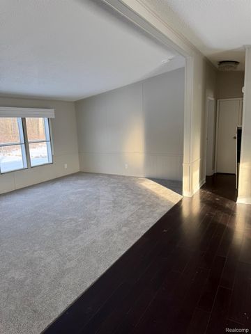 5249 Lapeer Road, Burton, MI 48509