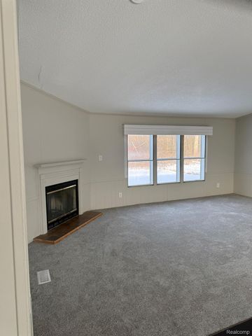 5249 Lapeer Road, Burton, MI 48509