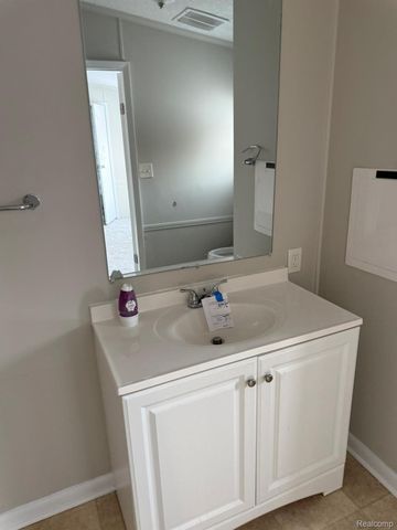 5249 Lapeer Road, Burton, MI 48509