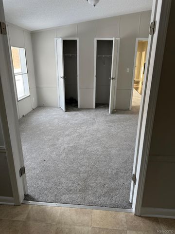 5249 Lapeer Road, Burton, MI 48509