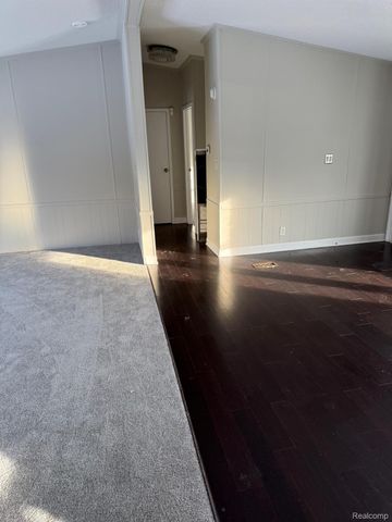 5249 Lapeer Road, Burton, MI 48509