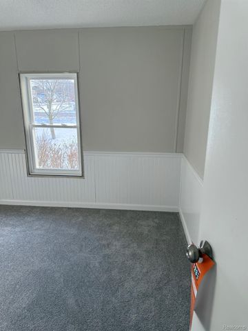 5249 Lapeer Road, Burton, MI 48509