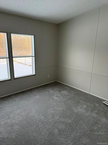 5249 Lapeer Road, Burton, MI 48509