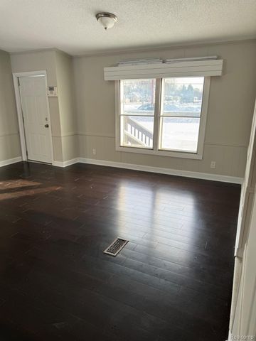 5249 Lapeer Road, Burton, MI 48509