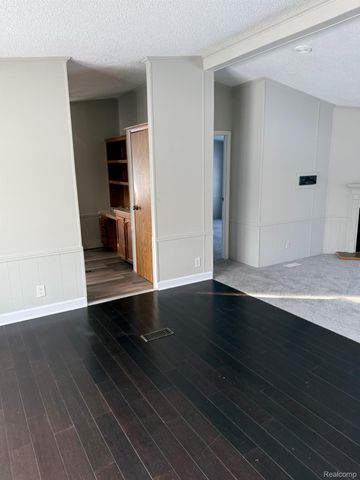 5249 Lapeer Road, Burton, MI 48509