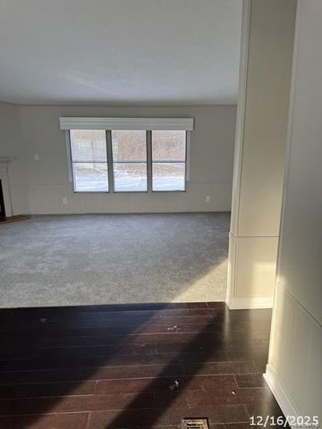 5249 Lapeer Road, Burton, MI 48509