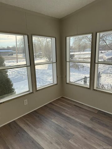 5249 Lapeer Road, Burton, MI 48509