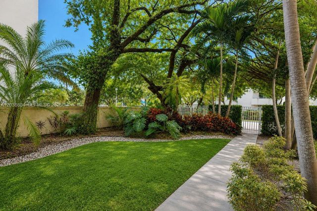5839 SW 74th Terrace 103, South Miami, FL 33143