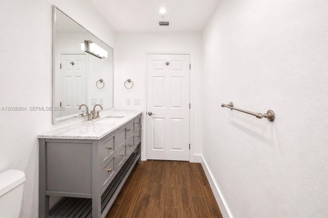5839 SW 74th Terrace 103, South Miami, FL 33143