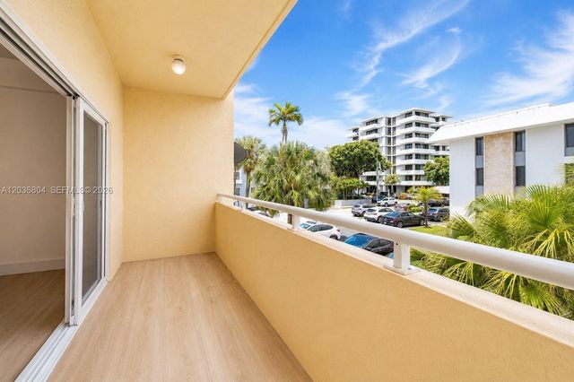 5839 SW 74th Terrace 103, South Miami, FL 33143