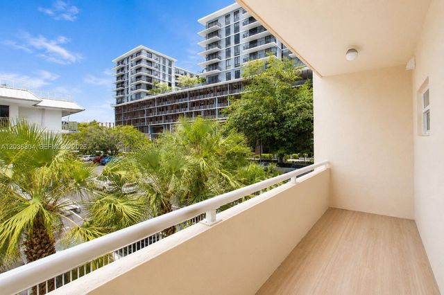 5839 SW 74th Terrace 103, South Miami, FL 33143