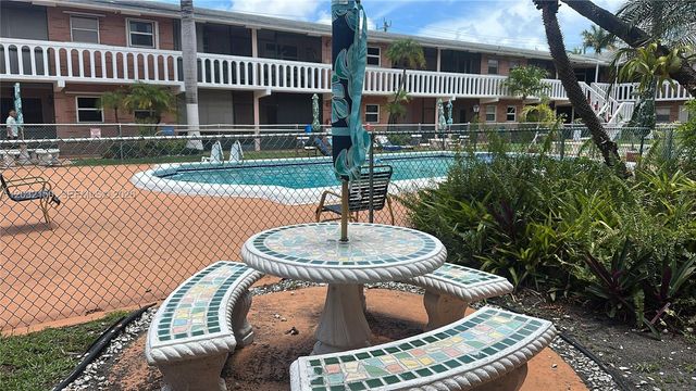 160 NE 8th Ave 25A, Hallandale Beach, FL 33009