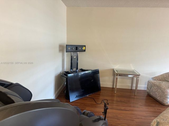 160 NE 8th Ave 25A, Hallandale Beach, FL 33009