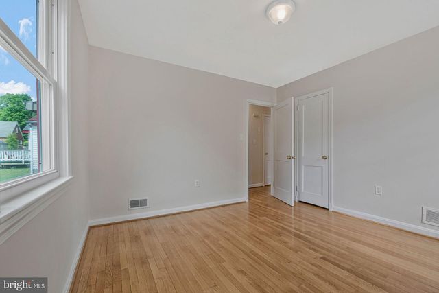 5007 SOMERSET RD, Riverdale, MD 20737