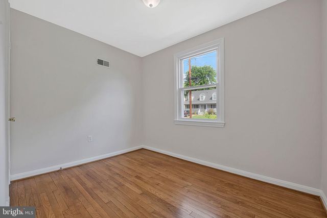 5007 SOMERSET RD, Riverdale, MD 20737