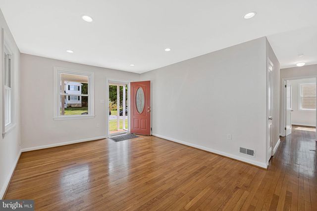 5007 SOMERSET RD, Riverdale, MD 20737