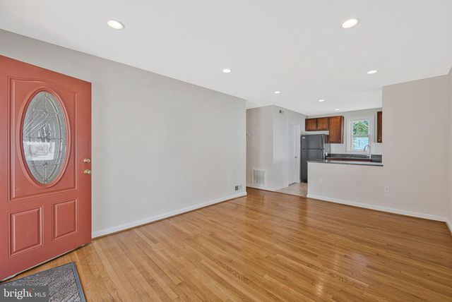 5007 SOMERSET RD, Riverdale, MD 20737