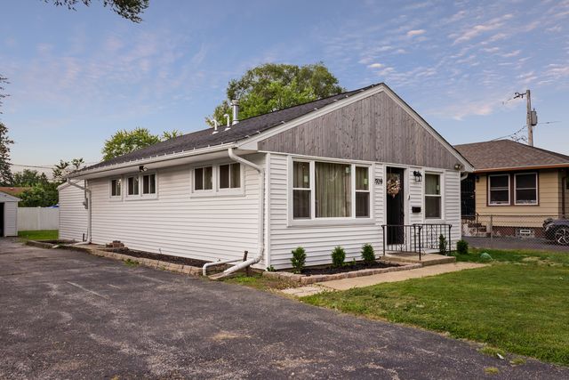 1709 13TH Street, Waukegan, IL 60085
