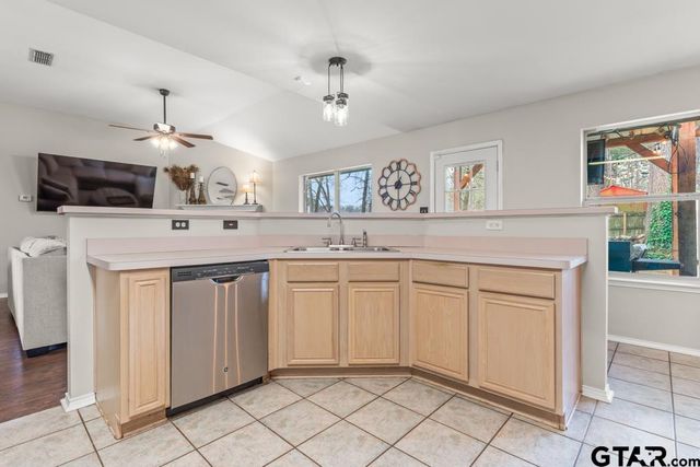 270 Frederick Circle, Flint, TX 75762