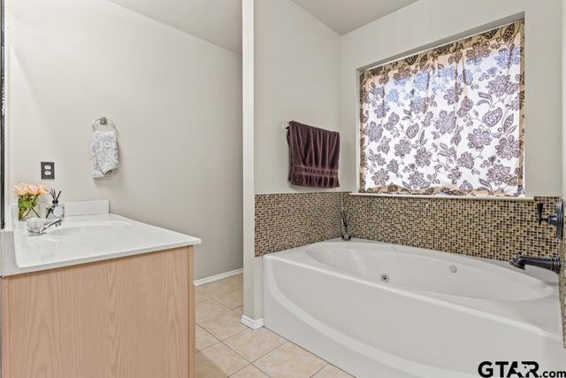 270 Frederick Circle, Flint, TX 75762