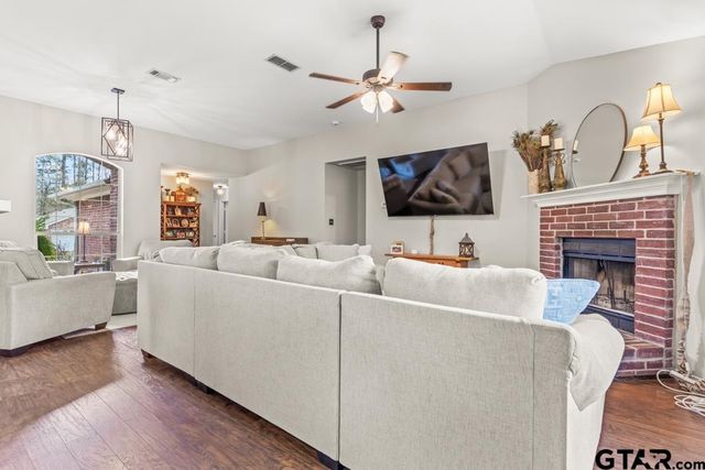 270 Frederick Circle, Flint, TX 75762