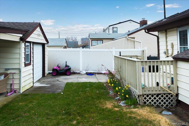 61 Grant Street, Freeport, NY 11520