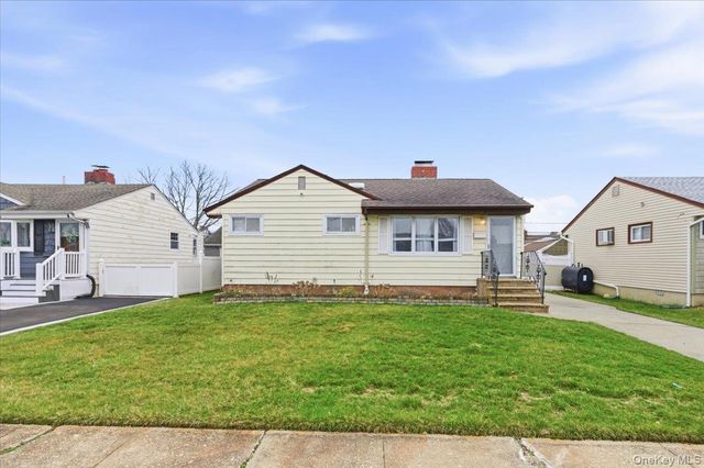 61 Grant Street, Freeport, NY 11520