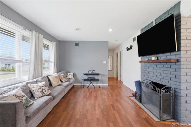 61 Grant Street, Freeport, NY 11520