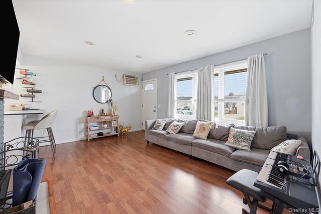 61 Grant Street, Freeport, NY 11520