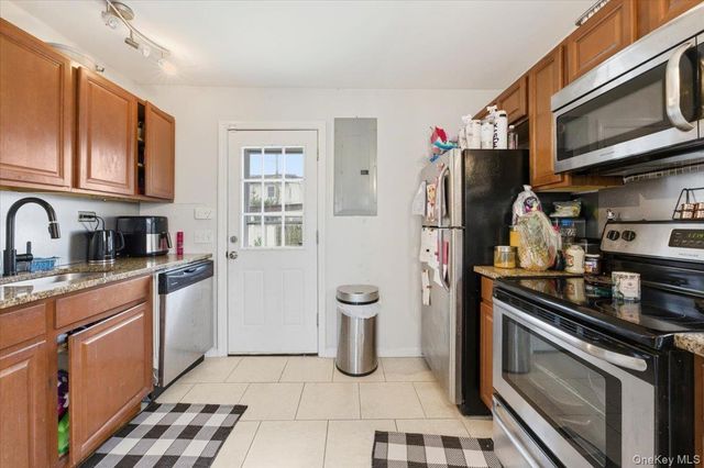 61 Grant Street, Freeport, NY 11520