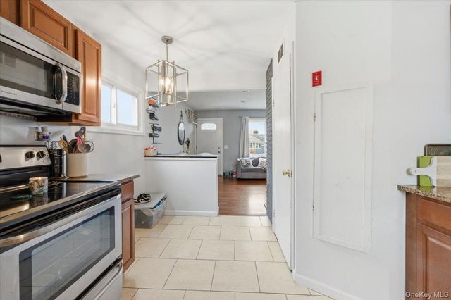 61 Grant Street, Freeport, NY 11520